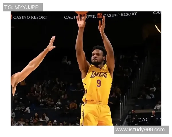 湖人对决热火精彩瞬间回顾NBA经典对抗赛照片集锦